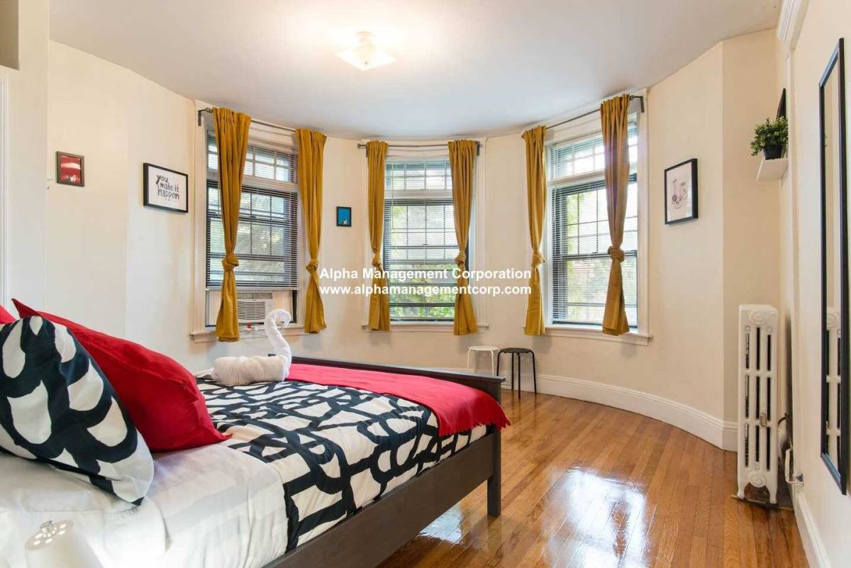 Apartment for rent at 1259 Beacon St, Brookline, MA 02446