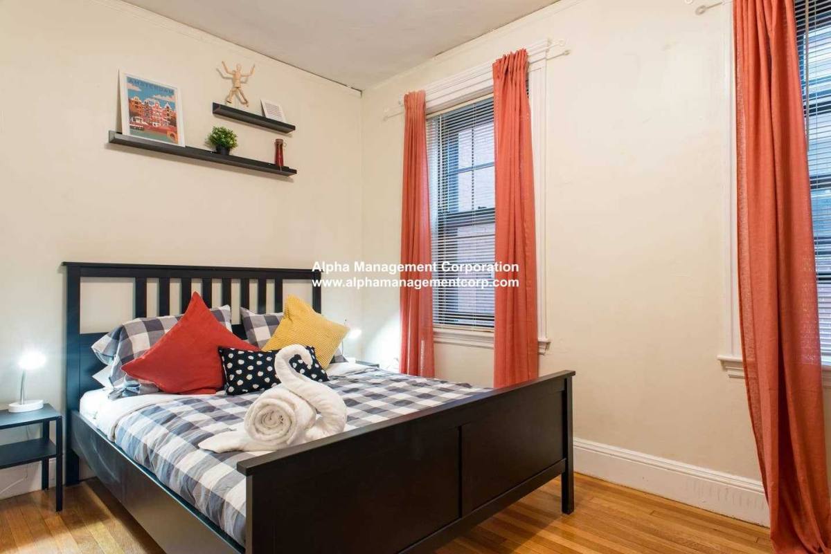 Apartment for rent at 1259 Beacon St, Brookline, MA 02446