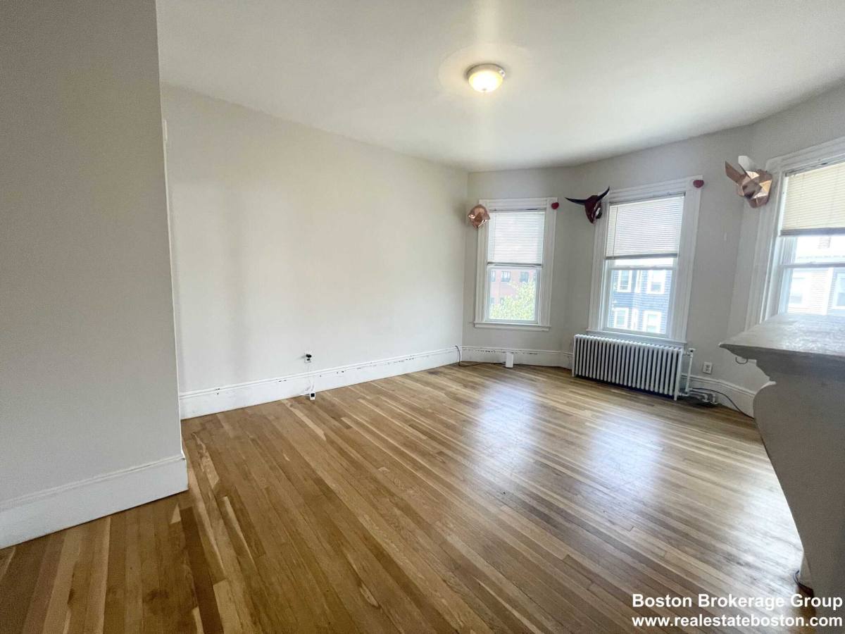 Apartment for rent at 168 Boston St, Dorchester, MA 02125