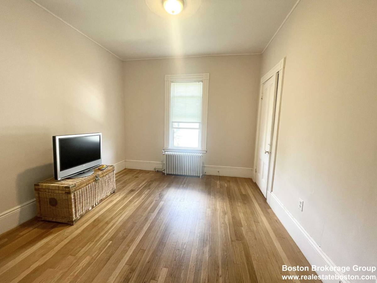 Apartment for rent at 168 Boston St, Dorchester, MA 02125
