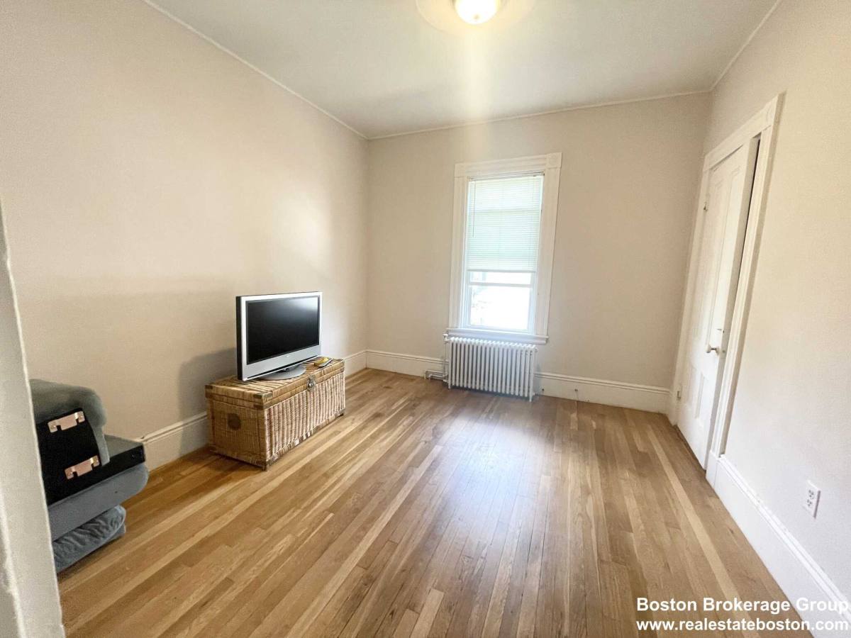 Apartment for rent at 168 Boston St, Dorchester, MA 02125