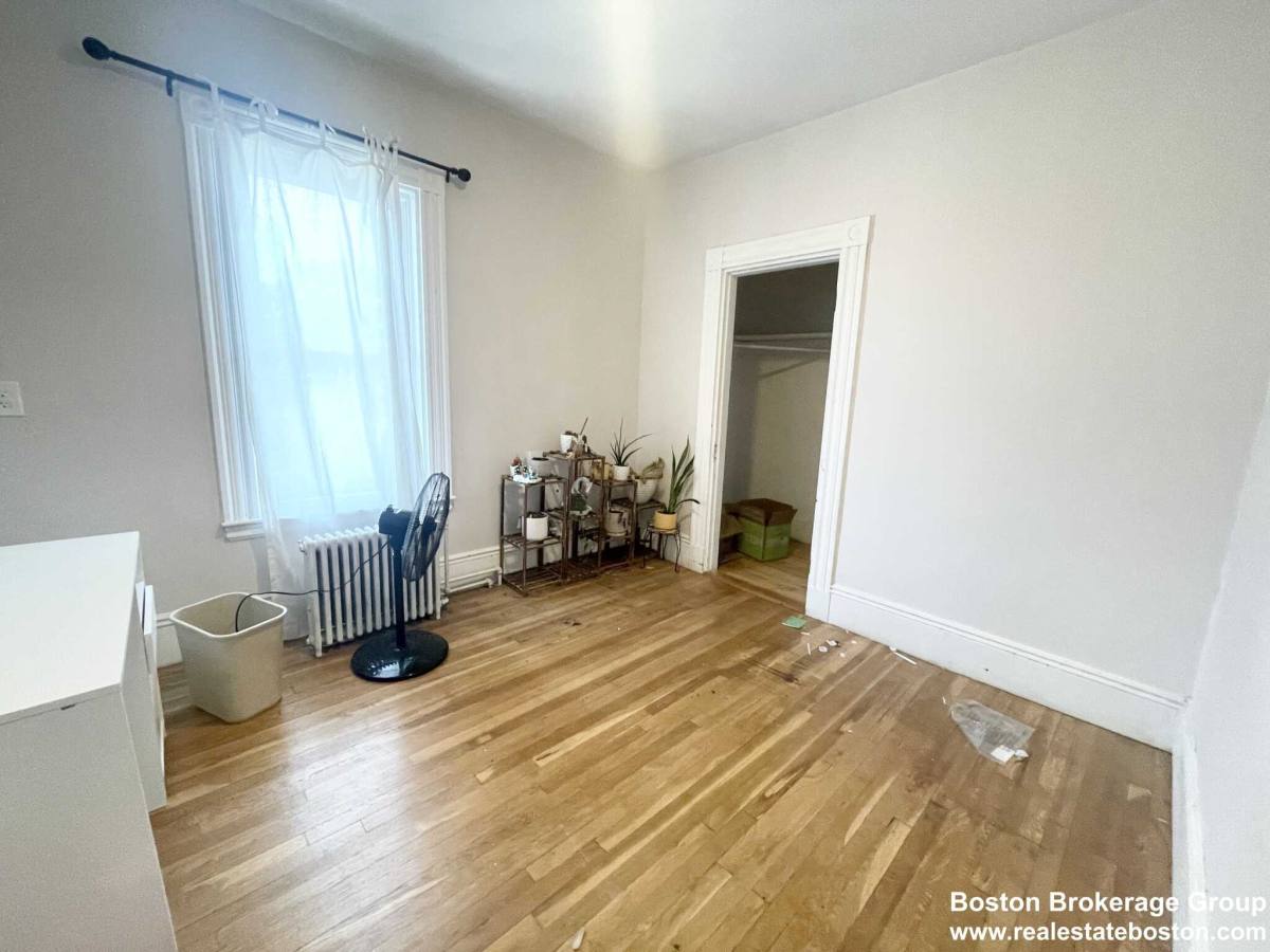 Apartment for rent at 168 Boston St, Dorchester, MA 02125