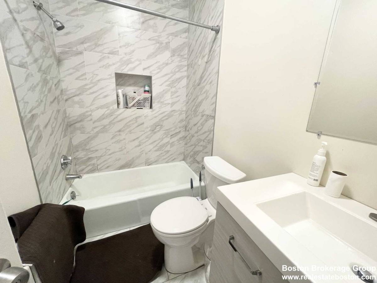 Apartment for rent at 168 Boston St, Dorchester, MA 02125