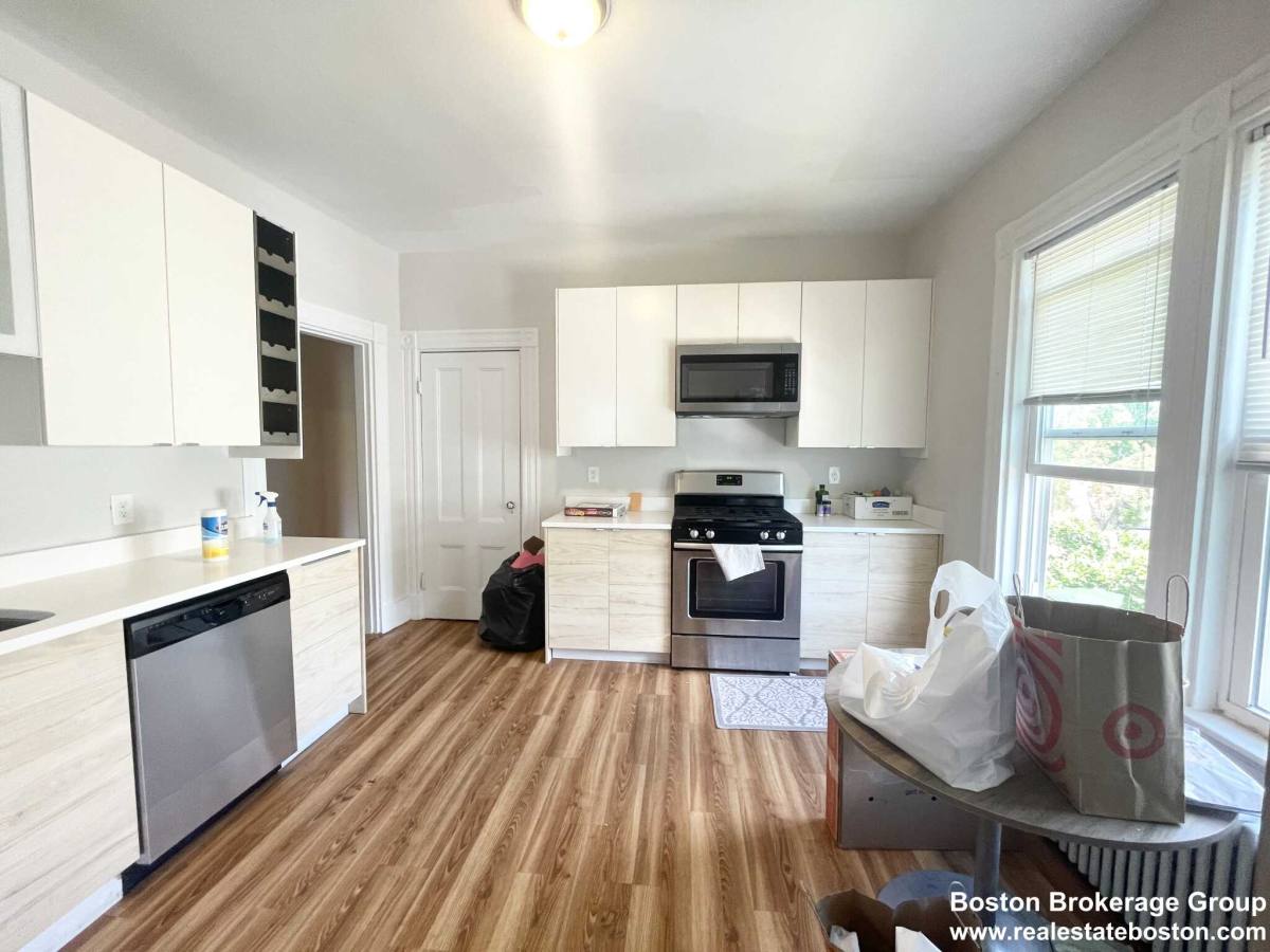 Apartment for rent at 168 Boston St, Dorchester, MA 02125