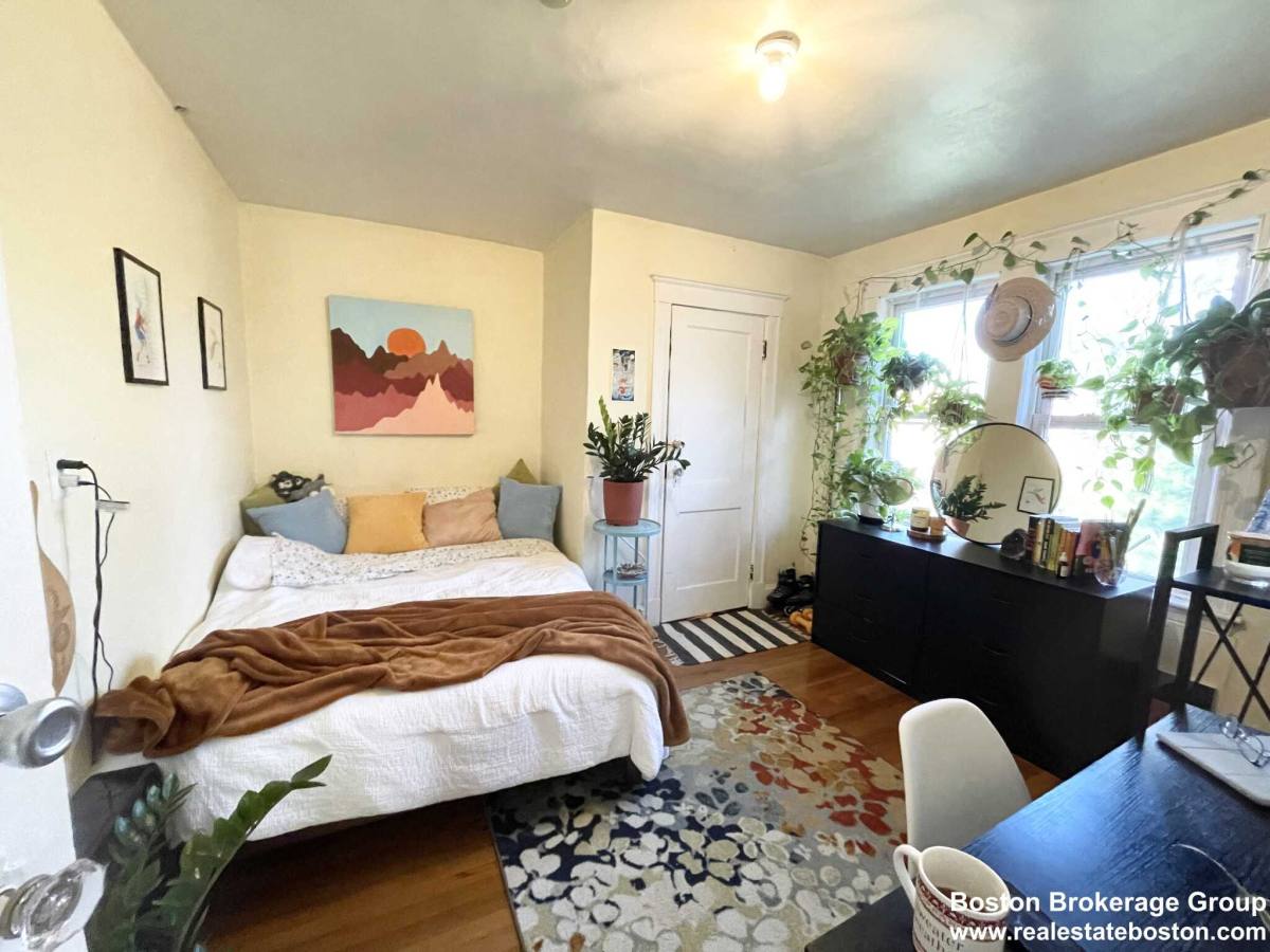 Apartment for rent at 16 Mission St, Boston, MA 02115