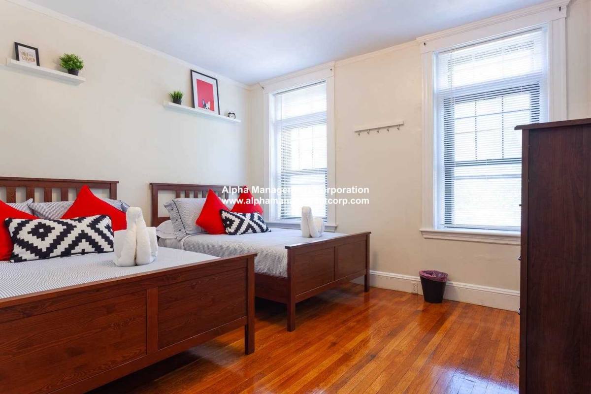 Apartment for rent at 1257 Beacon St, Brookline, MA 02446