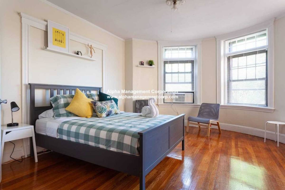 Apartment for rent at 1257 Beacon St, Brookline, MA 02446