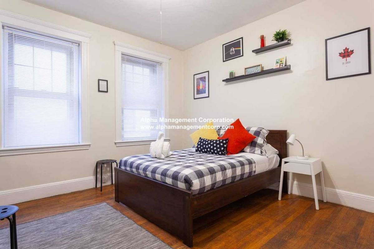 Apartment for rent at 1257 Beacon St, Brookline, MA 02446