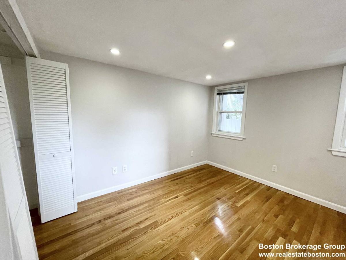 Apartment for rent at 140 P St, South Boston, MA 02127