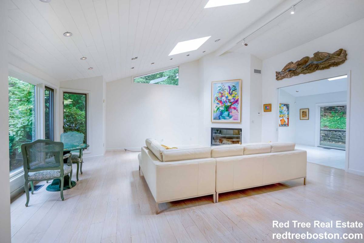 Apartment for rent at 138 Baldpate Hill Rd, Newton Center, MA 02459