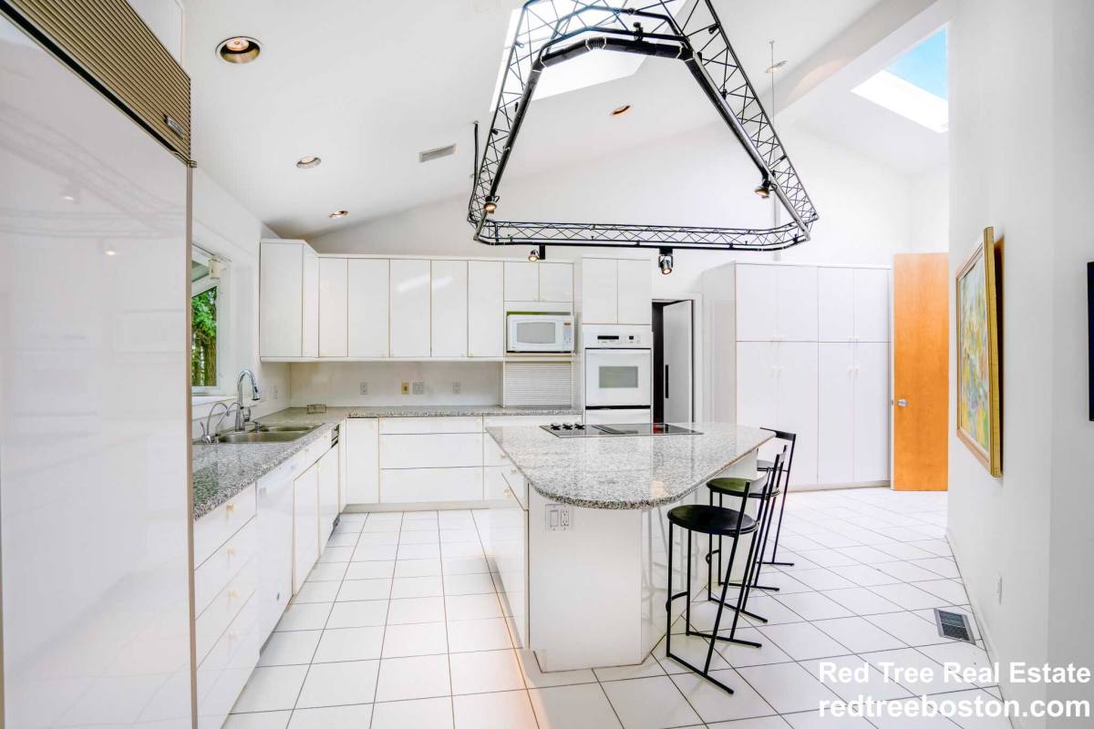 Apartment for rent at 138 Baldpate Hill Rd, Newton Center, MA 02459