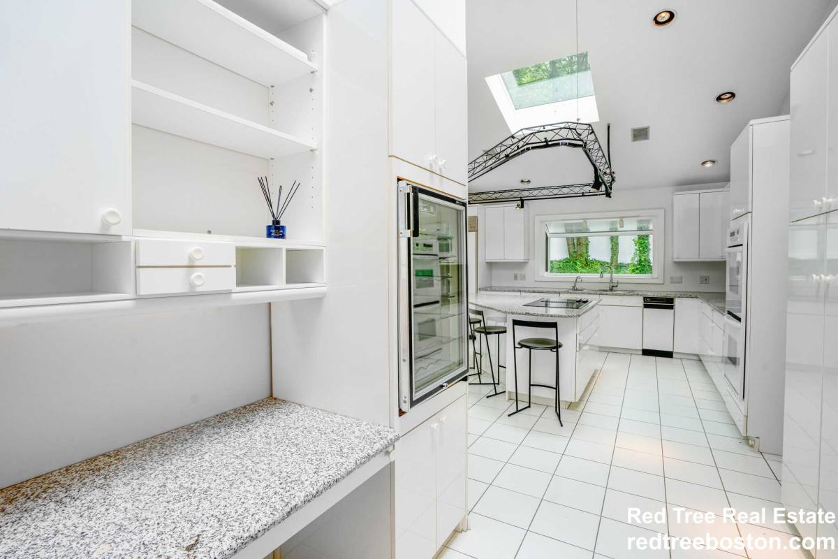 Apartment for rent at 138 Baldpate Hill Rd, Newton Center, MA 02459