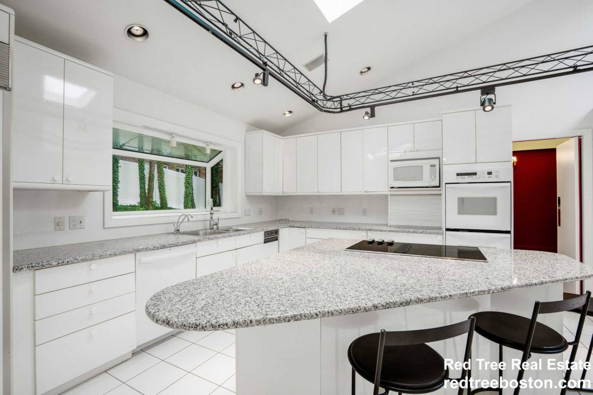 Apartment for rent at 138 Baldpate Hill Rd, Newton Center, MA 02459