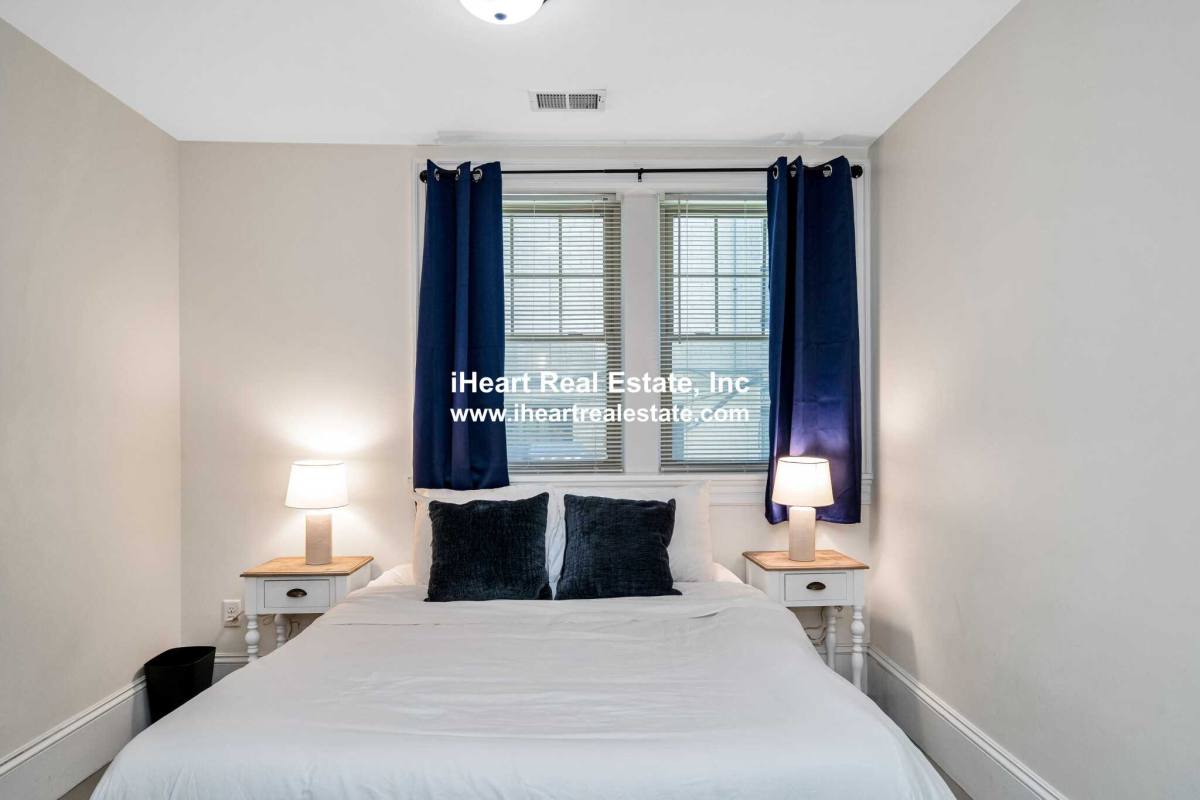 Apartment for rent at 39 Commonwealth Ave, Chestnut Hill, MA 02467