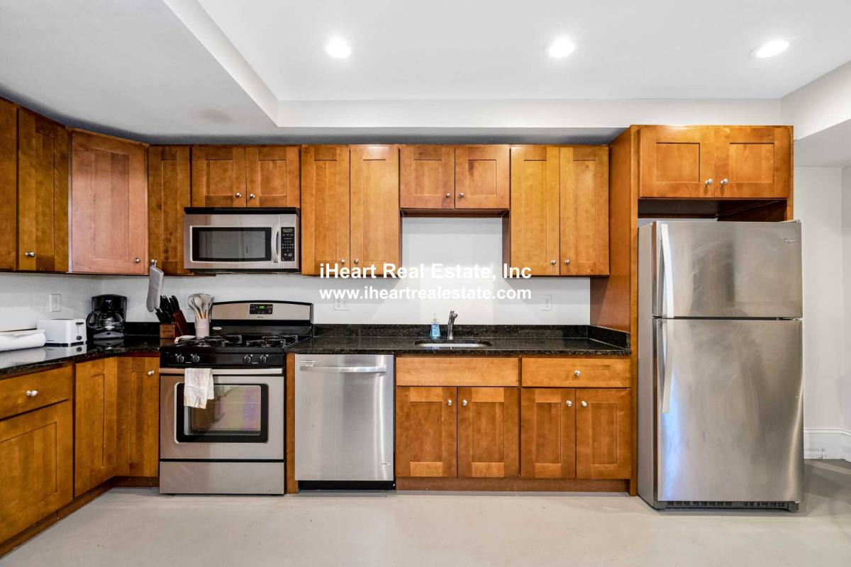 Apartment for rent at 39 Commonwealth Ave, Chestnut Hill, MA 02467