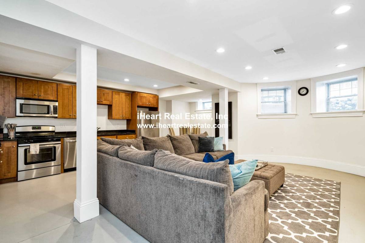 Apartment for rent at 39 Commonwealth Ave, Chestnut Hill, MA 02467