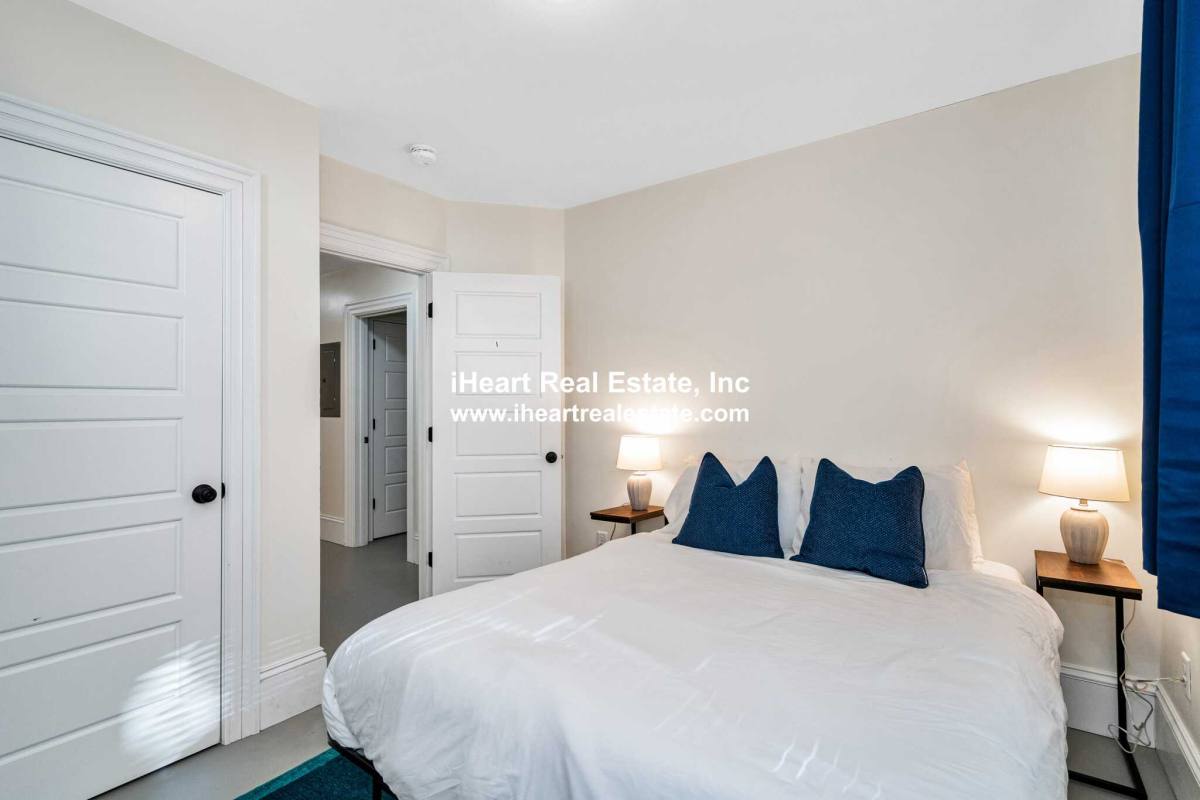 Apartment for rent at 39 Commonwealth Ave, Chestnut Hill, MA 02467