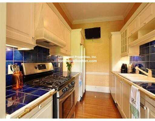 Apartment for rent at 328 Commonwealth Ave, Boston, MA 02115