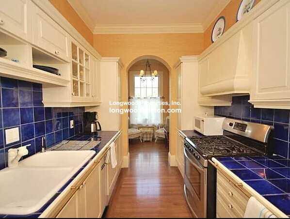 Apartment for rent at 328 Commonwealth Ave, Boston, MA 02115