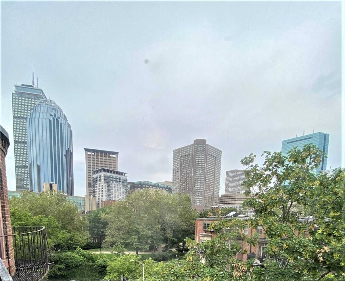 Apartment for rent at 219 W Newton St, Boston, MA 02116