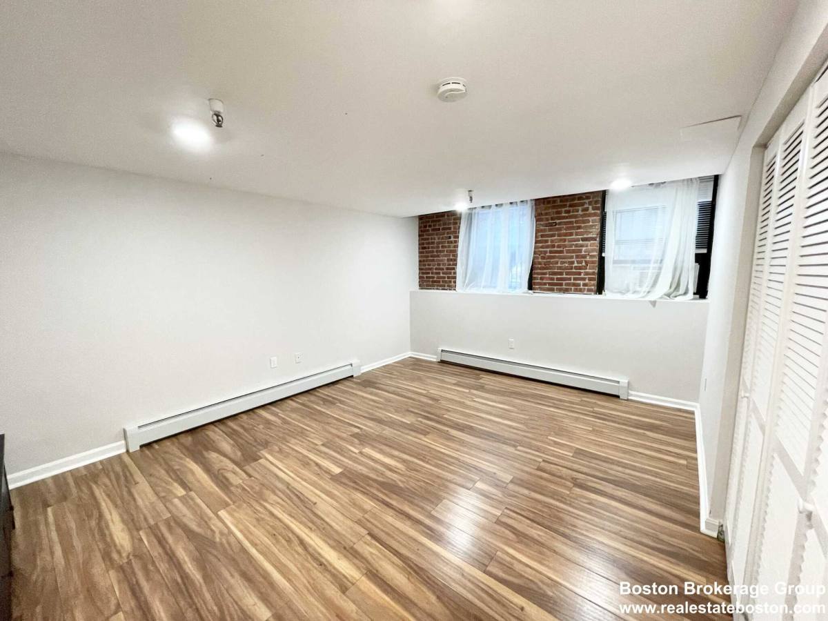 Apartment for rent at 49 Hemenway St, Boston, MA 02115