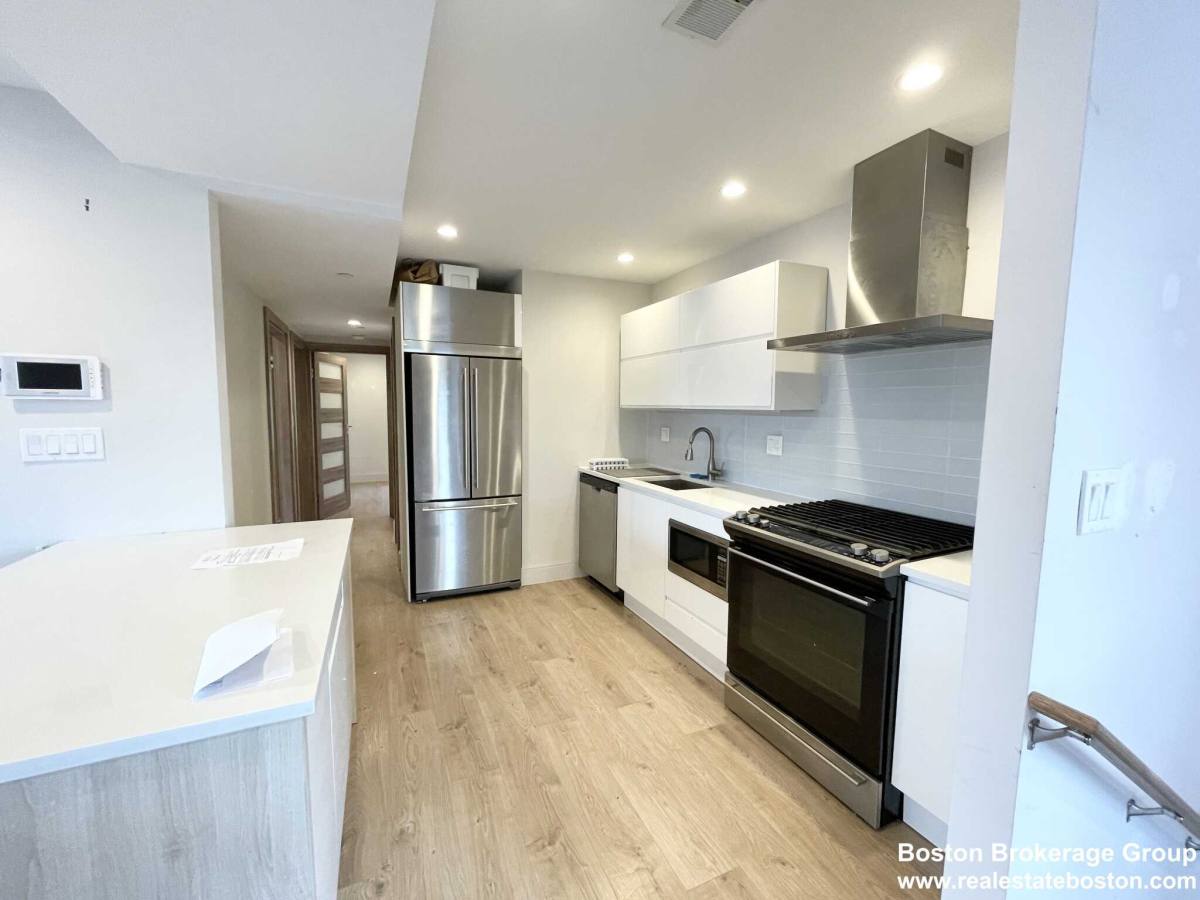 Apartment for rent at 128 Buttonwood St, Dorchester, MA 02125