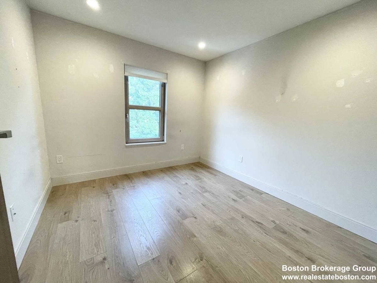 Apartment for rent at 128 Buttonwood St, Dorchester, MA 02125
