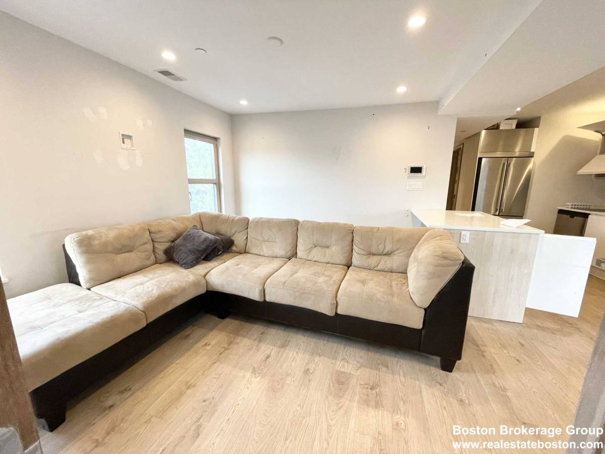 Apartment for rent at 128 Buttonwood St, Dorchester, MA 02125