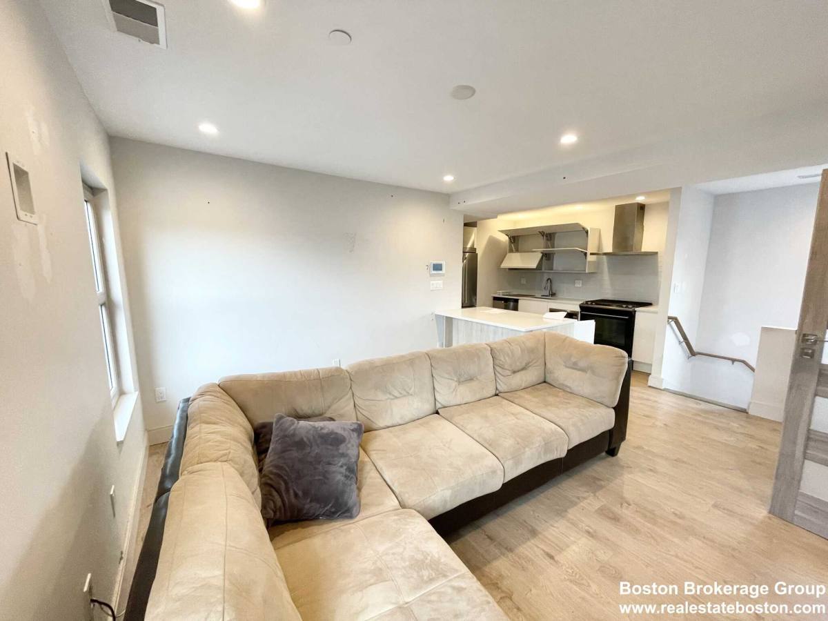 Apartment for rent at 128 Buttonwood St, Dorchester, MA 02125