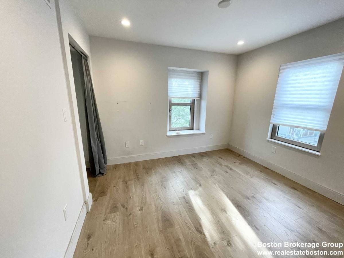 Apartment for rent at 128 Buttonwood St, Dorchester, MA 02125