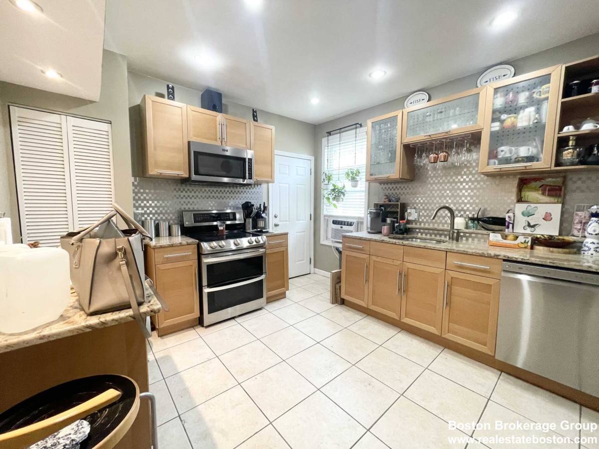 Apartment for rent at 19 Mount Pleasant Ave, Roxbury, MA 02119