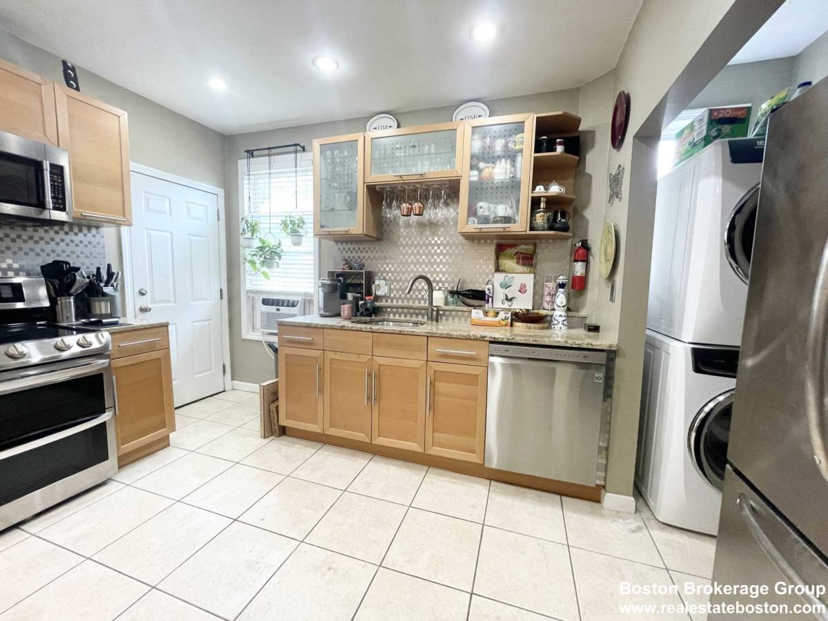 Apartment for rent at 19 Mount Pleasant Ave, Roxbury, MA 02119