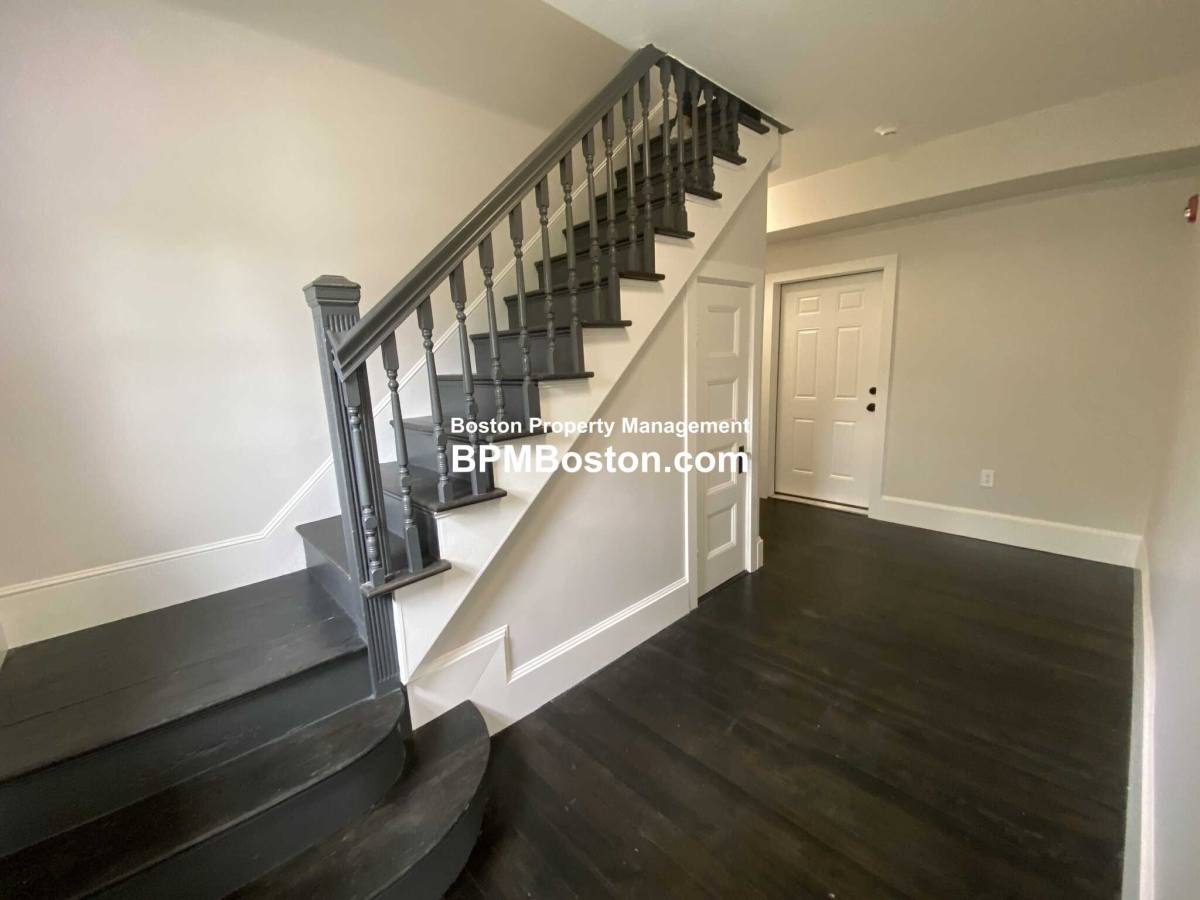 Condo for rent at 116 Glenway St, Dorchester, MA 02121