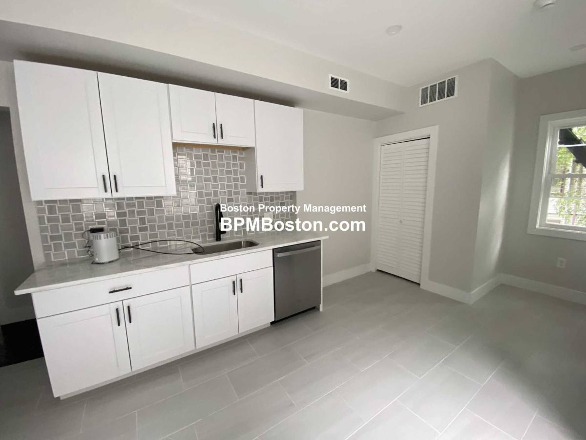 Condo for rent at 116 Glenway St, Dorchester, MA 02121