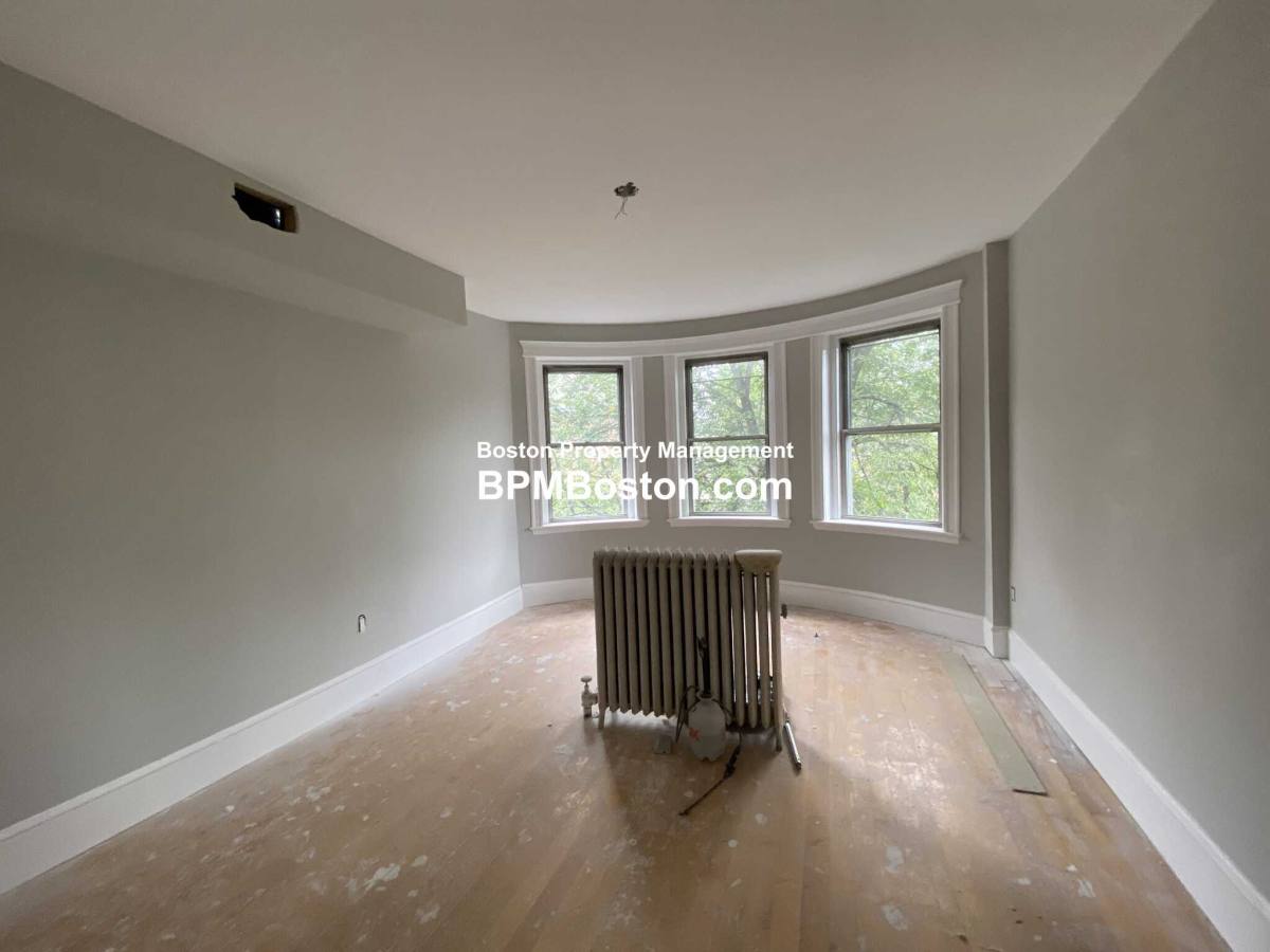 Apartment for rent at 18 Kilsyth Rd, Brookline, MA 02445