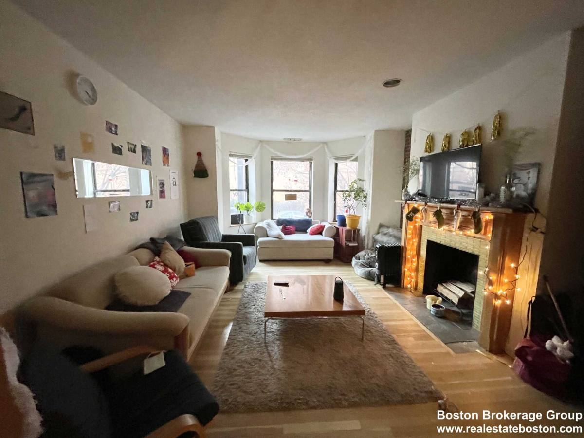 Apartment for rent at 83 Gainsborough St, Boston, MA 02115