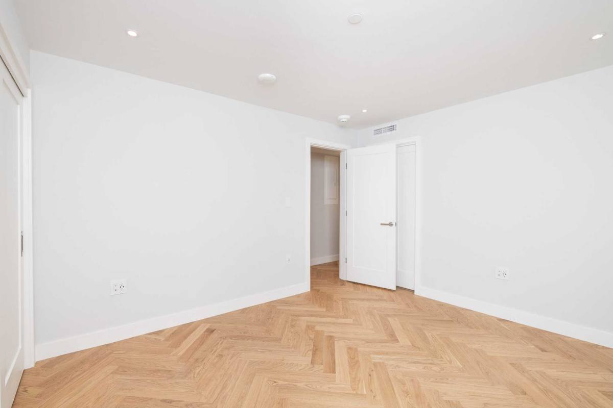 Apartment for rent at 16 Commonwealth Ave, Boston, MA 02116