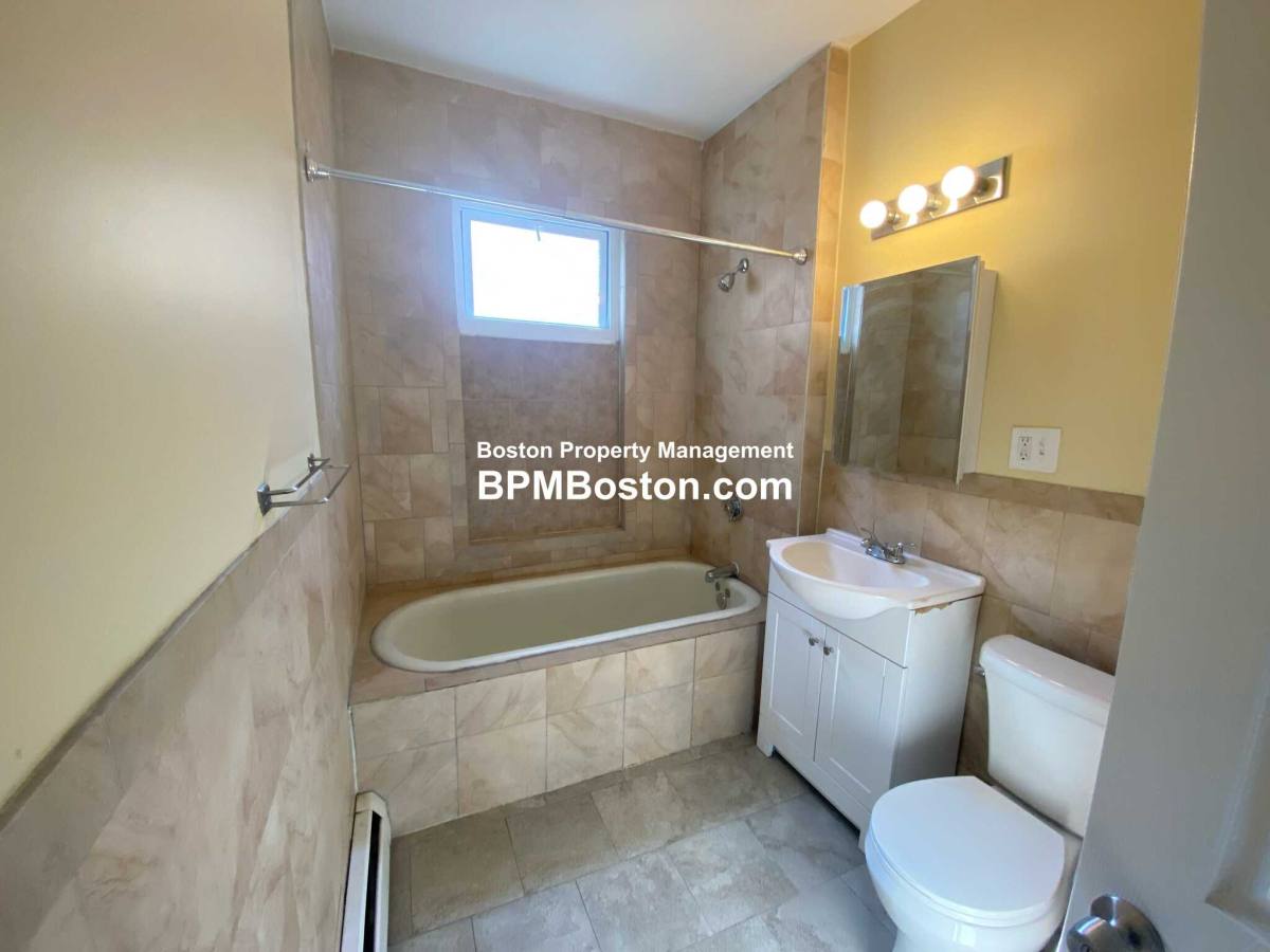 Apartment for rent at 93 Ruthven Park, Dorchester, MA 02121