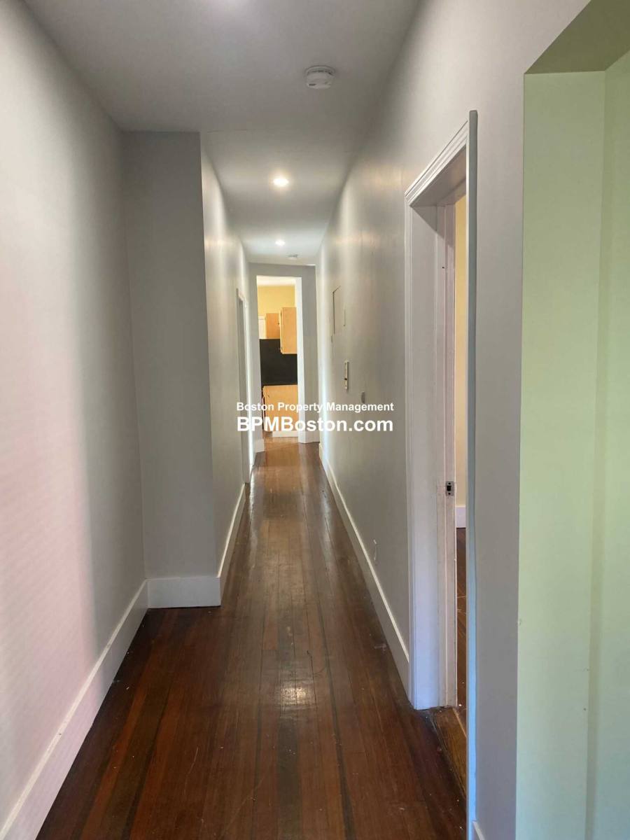 Apartment for rent at 93 Ruthven Park, Dorchester, MA 02121