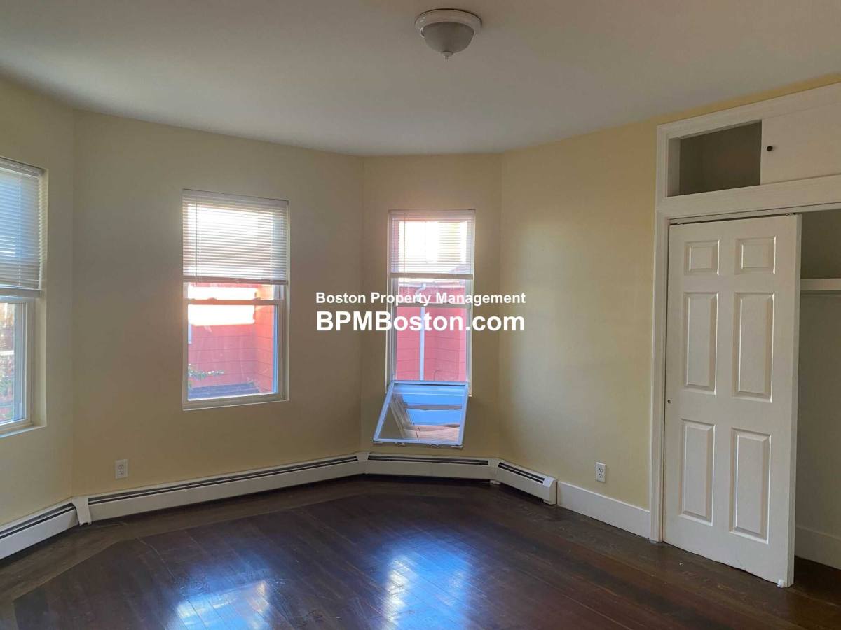 Apartment for rent at 93 Ruthven Park, Dorchester, MA 02121