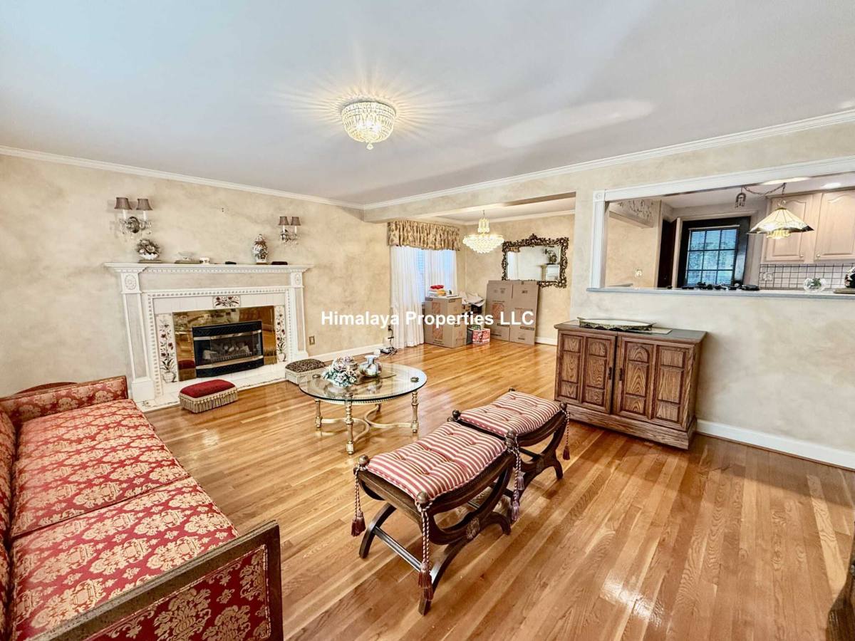 Apartment for rent at 32 Maplewood St, West Roxbury, MA 02132