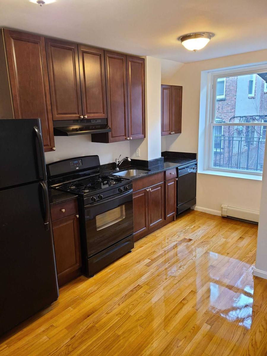 Apartment for rent at 32 Fleet St, Boston, MA 02109