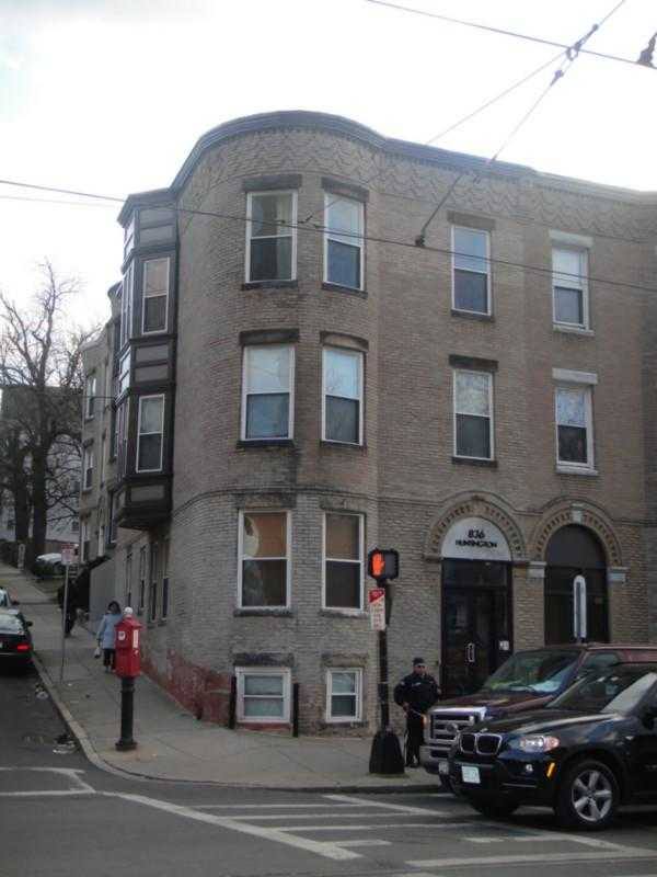 Apartment for rent at 839 Huntington Ave, Boston, MA 02115