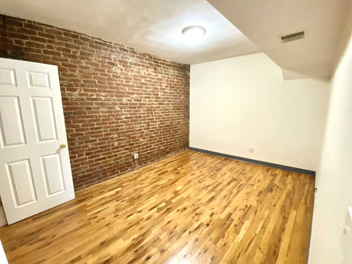 Apartment for rent at 842 Huntington Ave, Boston, MA 02115