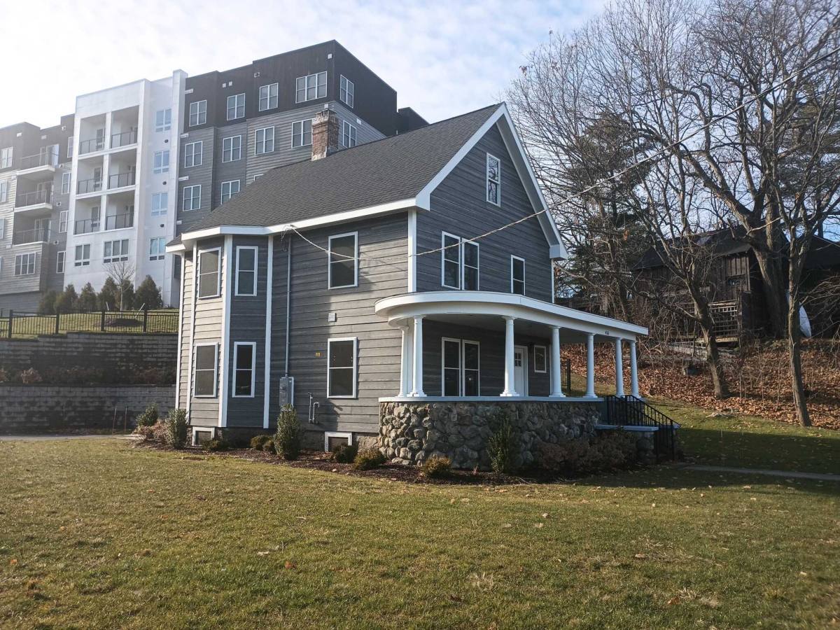 Apartment for rent at 419 Cambridge St, Winchester, MA 01890