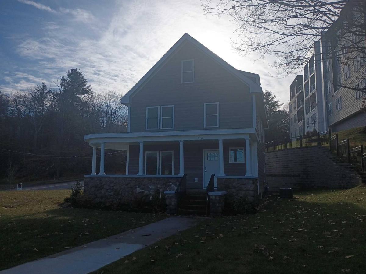 Apartment for rent at 419 Cambridge St, Winchester, MA 01890