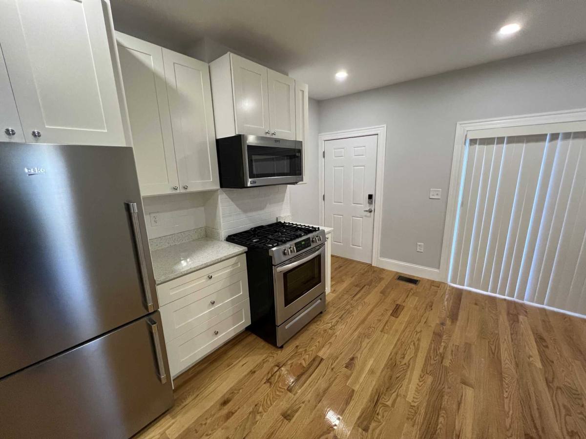 Apartment for rent at 374 Oxford St, Cambridge, MA 02140