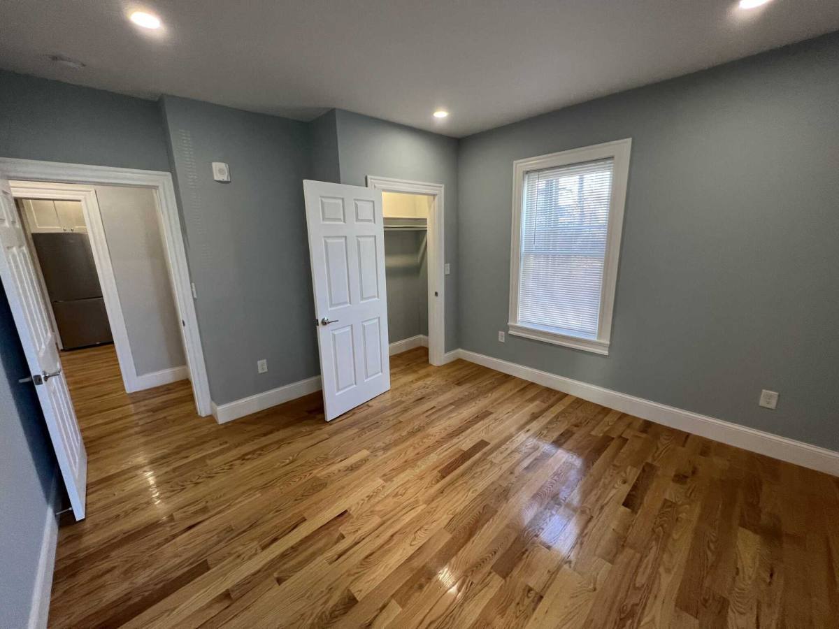Apartment for rent at 374 Oxford St, Cambridge, MA 02140