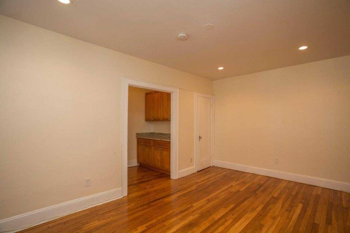 Apartment for rent at 142 Highland Ave, Somerville, MA 02143