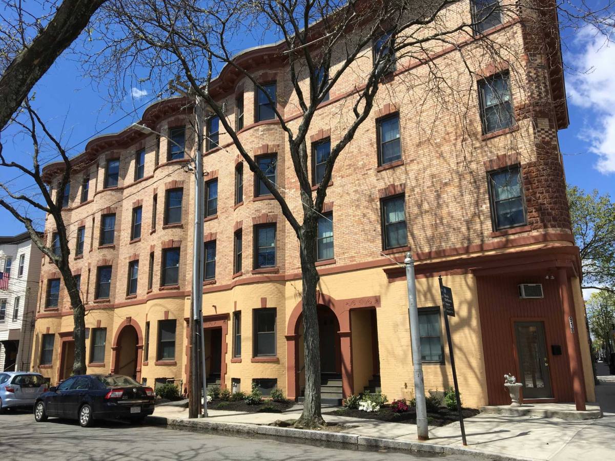 Apartment for rent at 109 Willow St, Cambridge, MA 02141